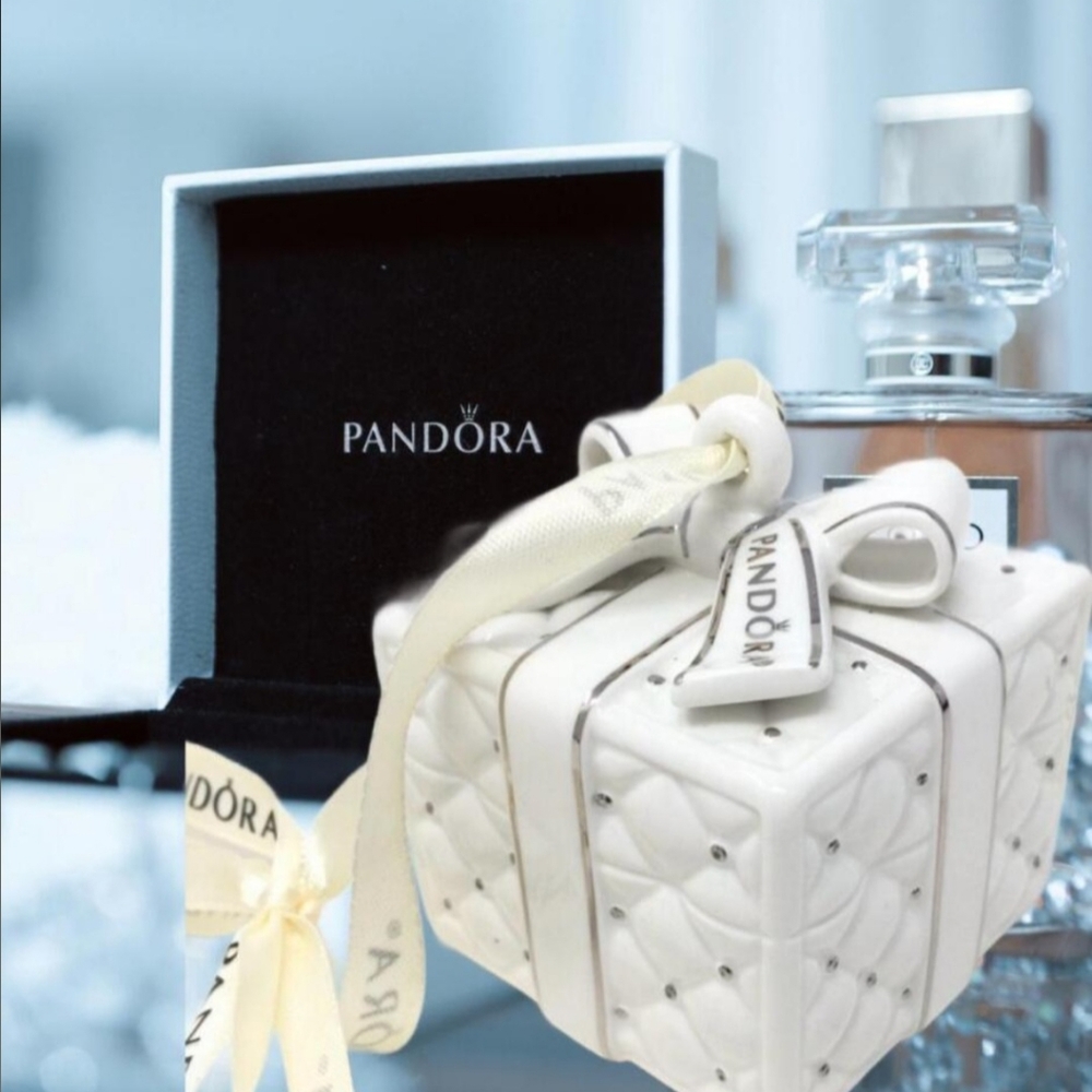 PANDORA Quilted Porceline Gift Box